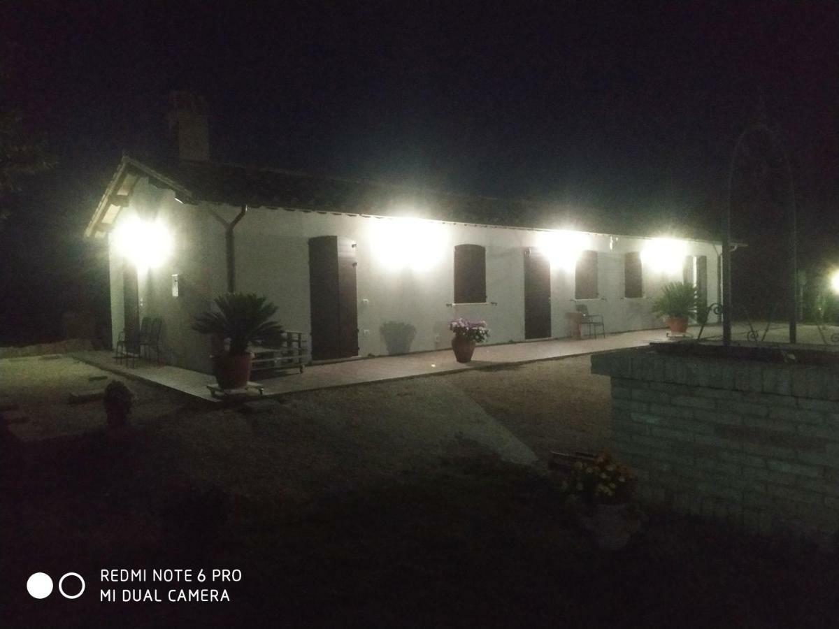 Agriturismo " Le Serre" スペッロ エクステリア 写真
